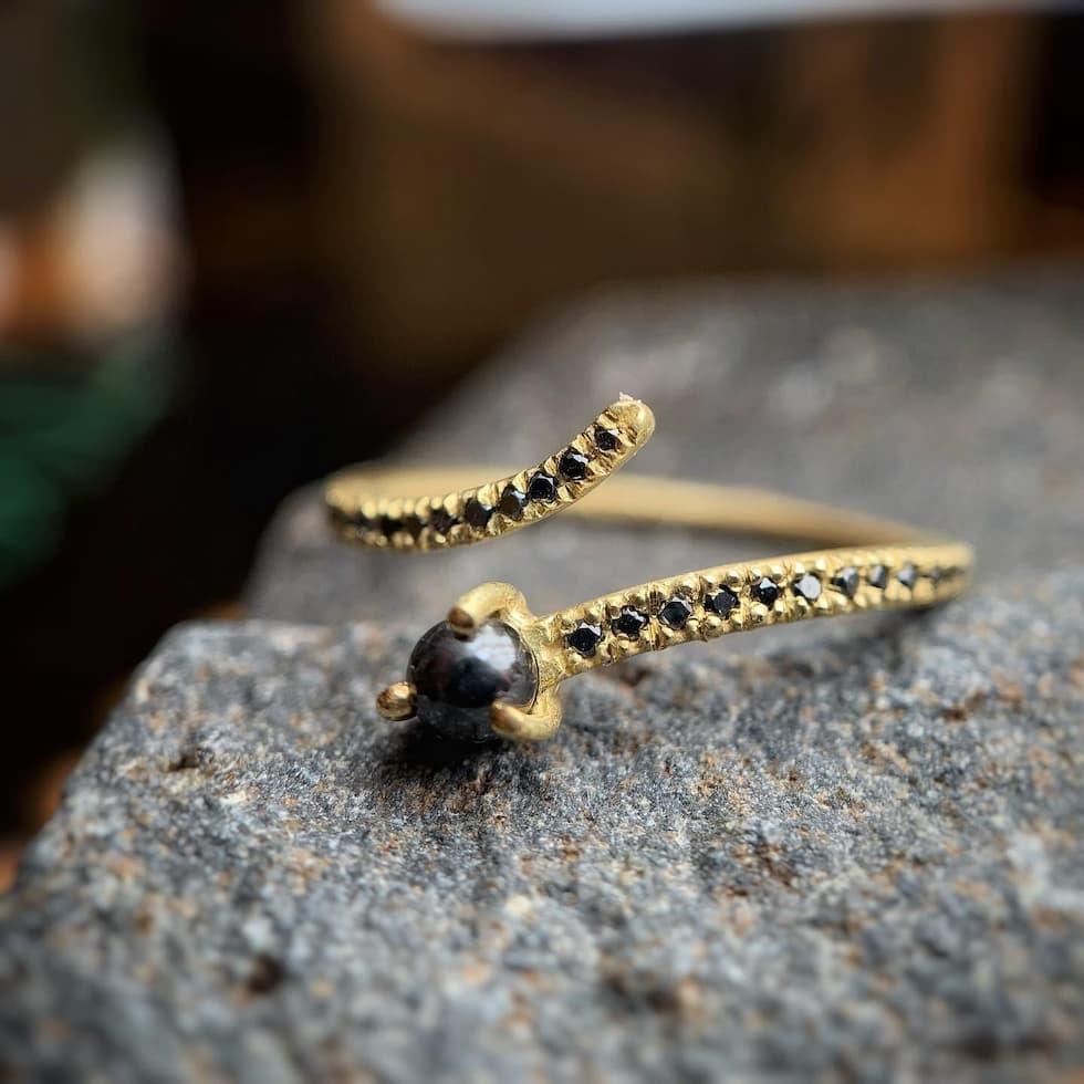 מיכל בן ישי מעצבת תכשיטים שילובים של אקלקטיות ויוקרה - מיכל בן ישי